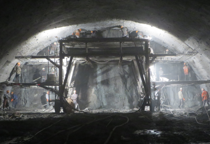 舟山金塘上岙至金塘互通疏浚公路隧道开挖工程