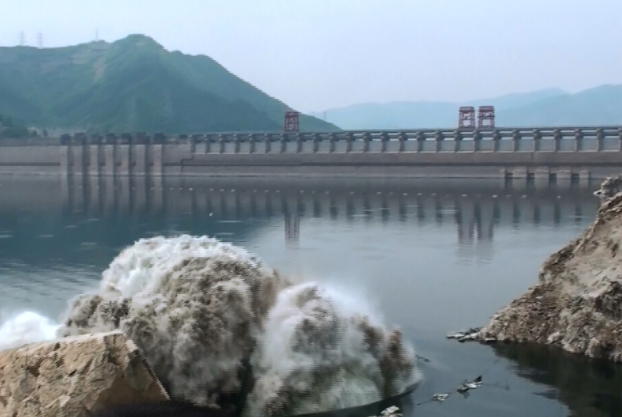 长甸电站进水口岩塞爆破