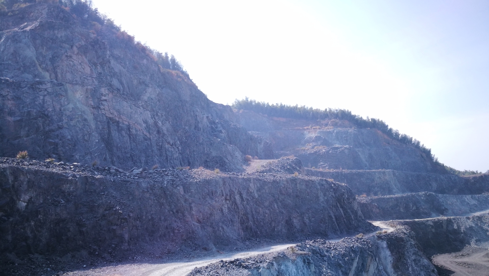 德清县三合乡宏方石料公司关闭矿山生态环境治理工程