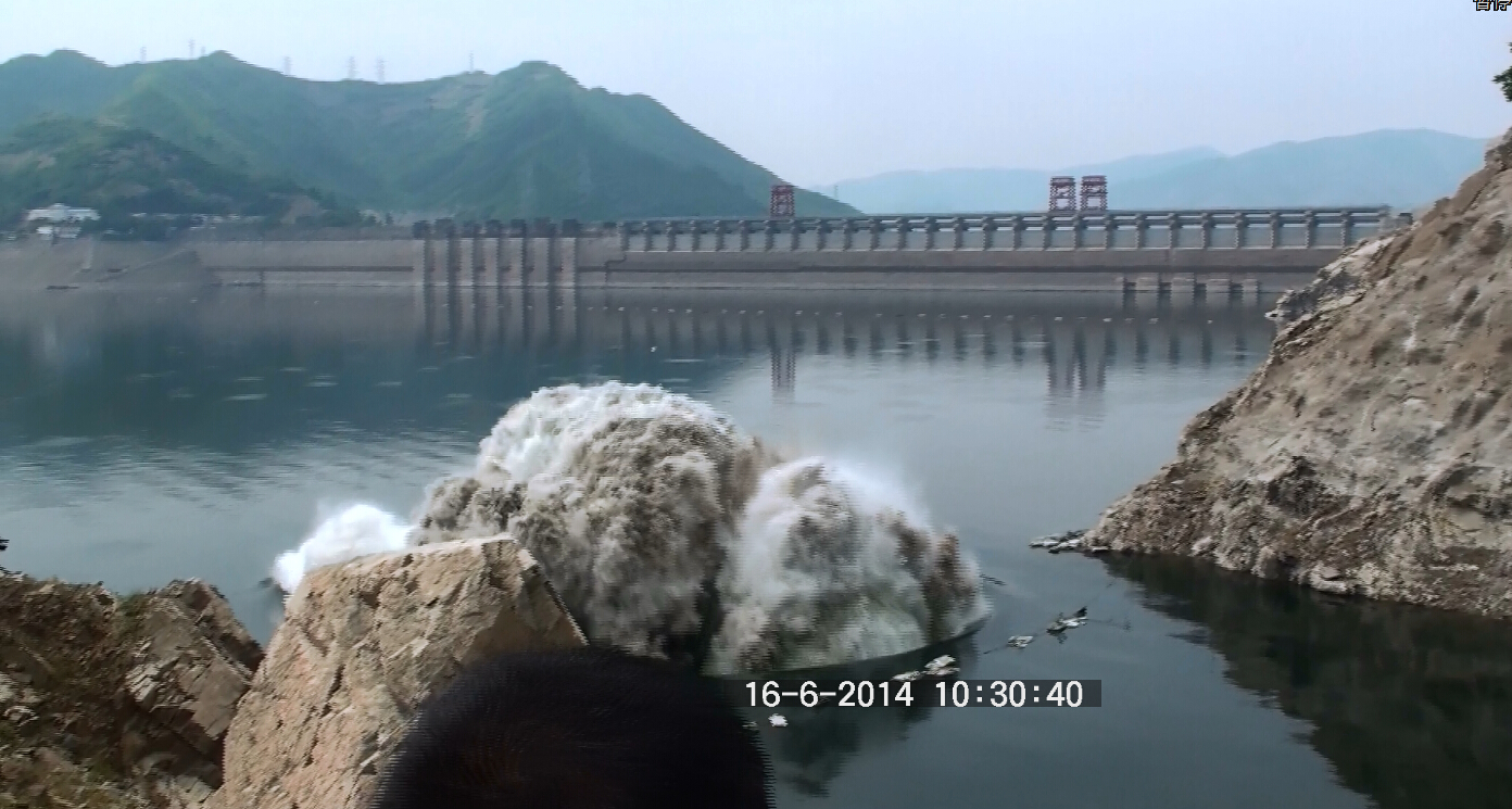 长甸电站进水口岩塞爆破.jpg